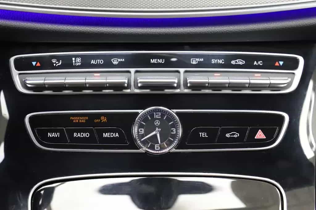 Mercedes-Benz E-Class 200 T 184PS 9G AMG Line Night RCAM LED 11/2016-photo-18