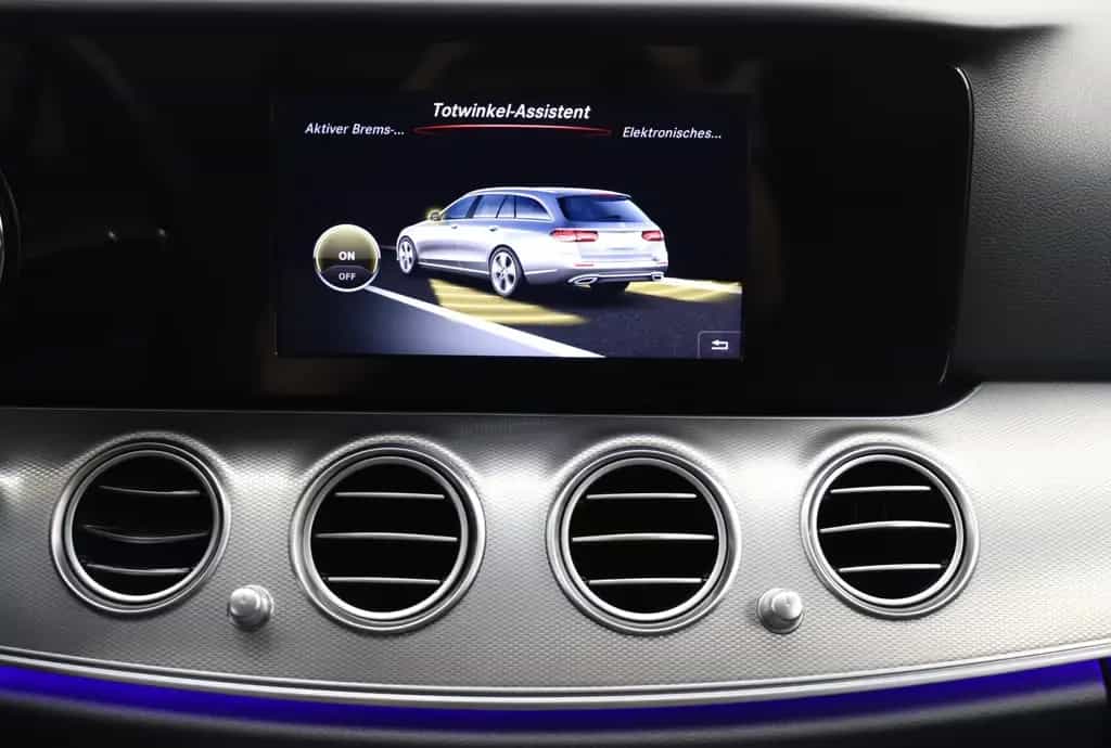 Mercedes-Benz E-Class 200 T 184PS 9G AMG Line Night RCAM LED 11/2016-photo-36