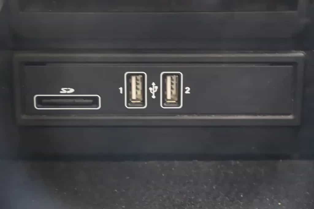 Mercedes-Benz E-Class 200 T 184PS 9G AMG Line Night RCAM LED 11/2016-photo-37