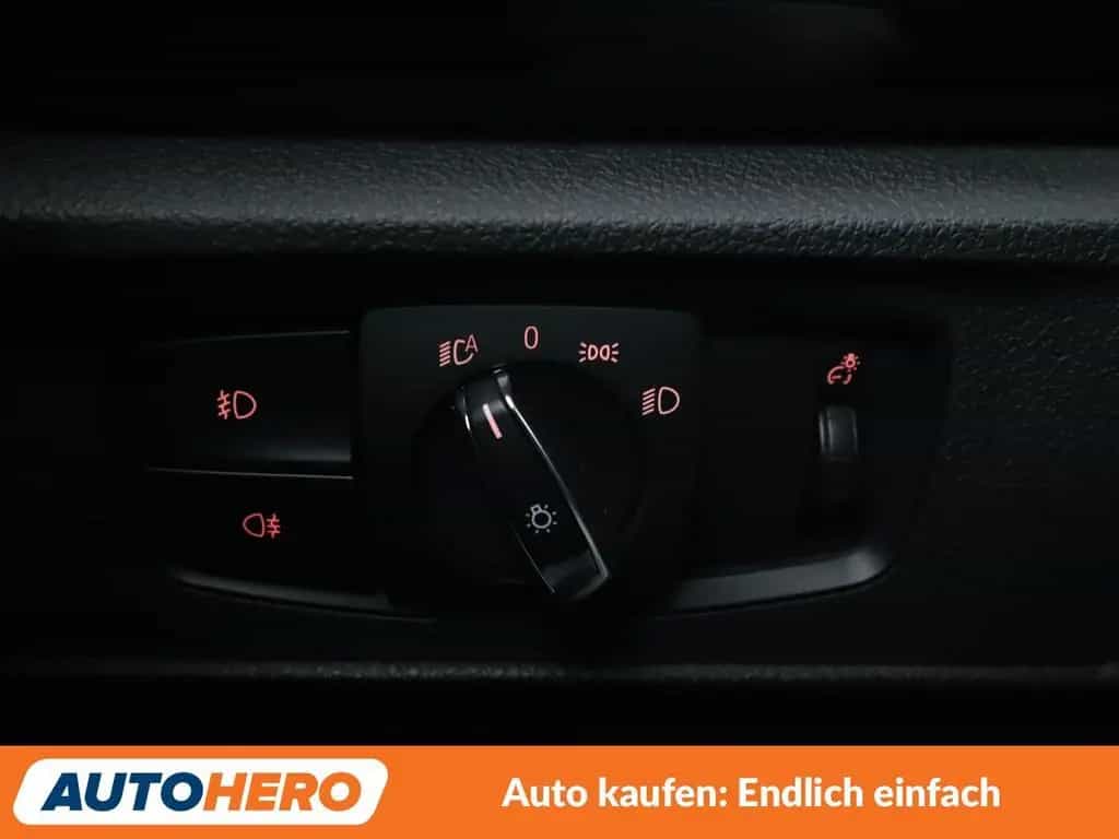BMW 2 Series 218i Sport Line *NAV*XENON*TEMP*PDC*SHZ*ALU* 03/2016-photo-25