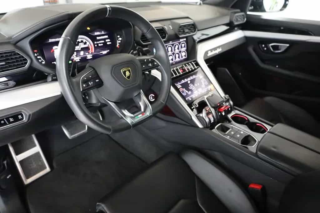 Lamborghini Urus *Panorama*AHK*Bang & Olufsen 12/2018-photo-12
