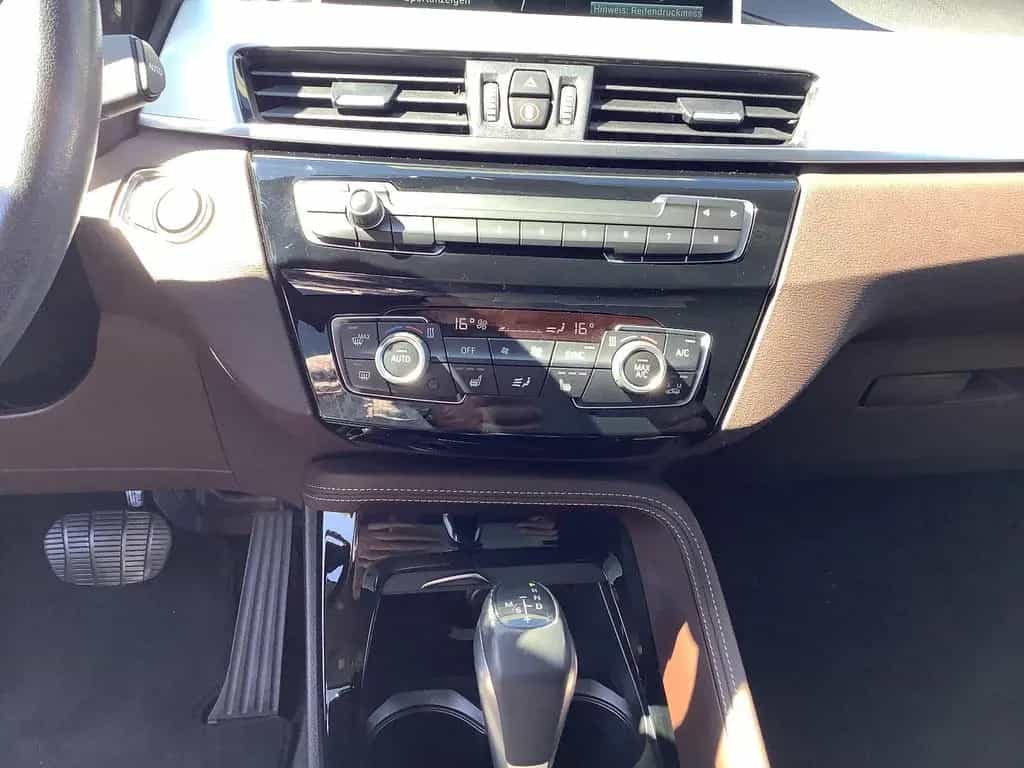 BMW X1 sDrive 18 i A xLine LED Kamera Leder HUD Navi 06/2017-photo-15