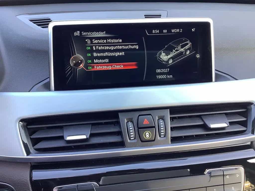 BMW X1 sDrive 18 i A xLine LED Kamera Leder HUD Navi 06/2017-photo-18
