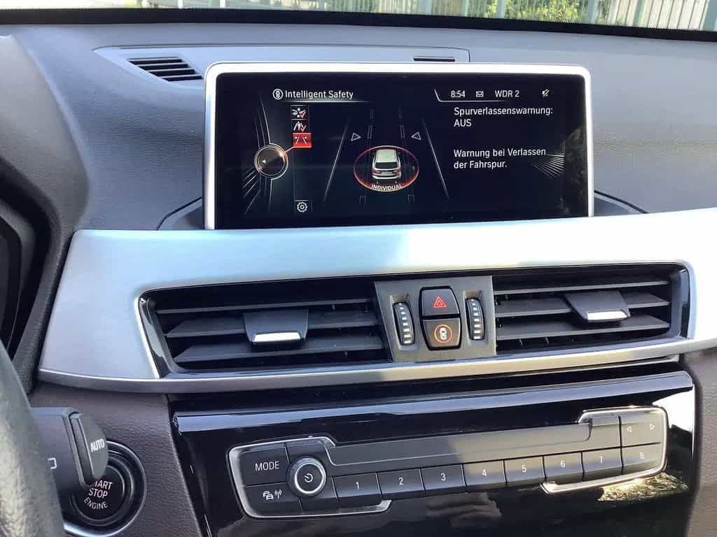 BMW X1 sDrive 18 i A xLine LED Kamera Leder HUD Navi 06/2017-photo-21