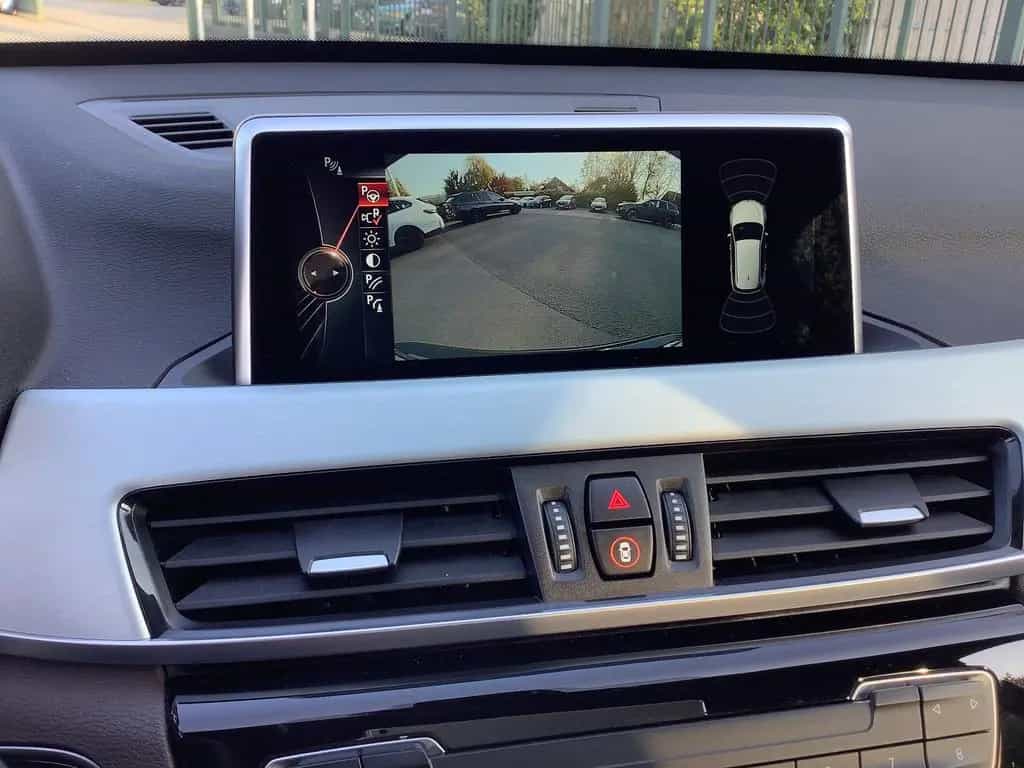 BMW X1 sDrive 18 i A xLine LED Kamera Leder HUD Navi 06/2017-photo-22
