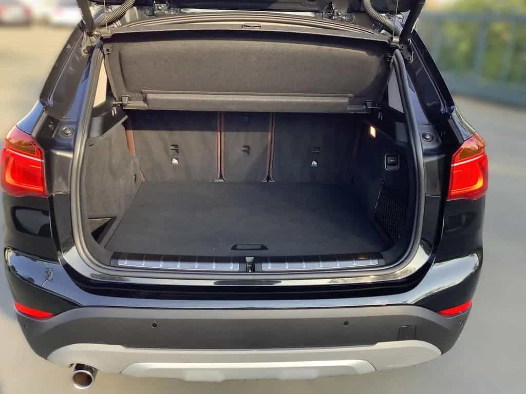 BMW X1 sDrive 18 i A xLine LED Kamera Leder HUD Navi 06/2017-photo-24