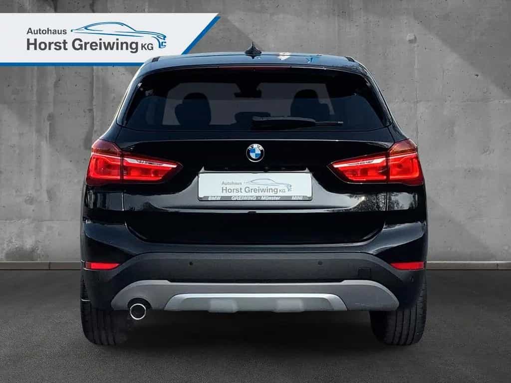 BMW X1 sDrive 18 i A xLine LED Kamera Leder HUD Navi 06/2017-photo-4