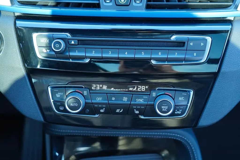 BMW X1 sDrive 20 i M Sport MIT 2 JAHREN GARANTIE !! 05/2019-photo-13