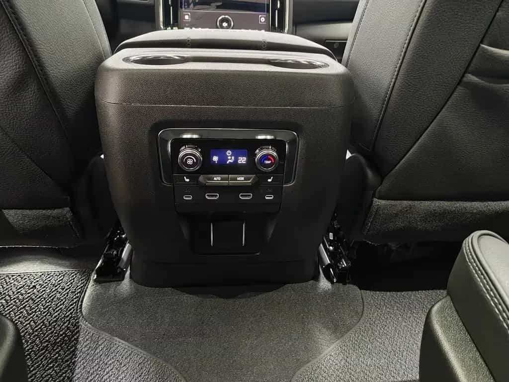 GMC Yukon Denali 2026 Facelift 24"Fonds Monitore HUD null-photo-20