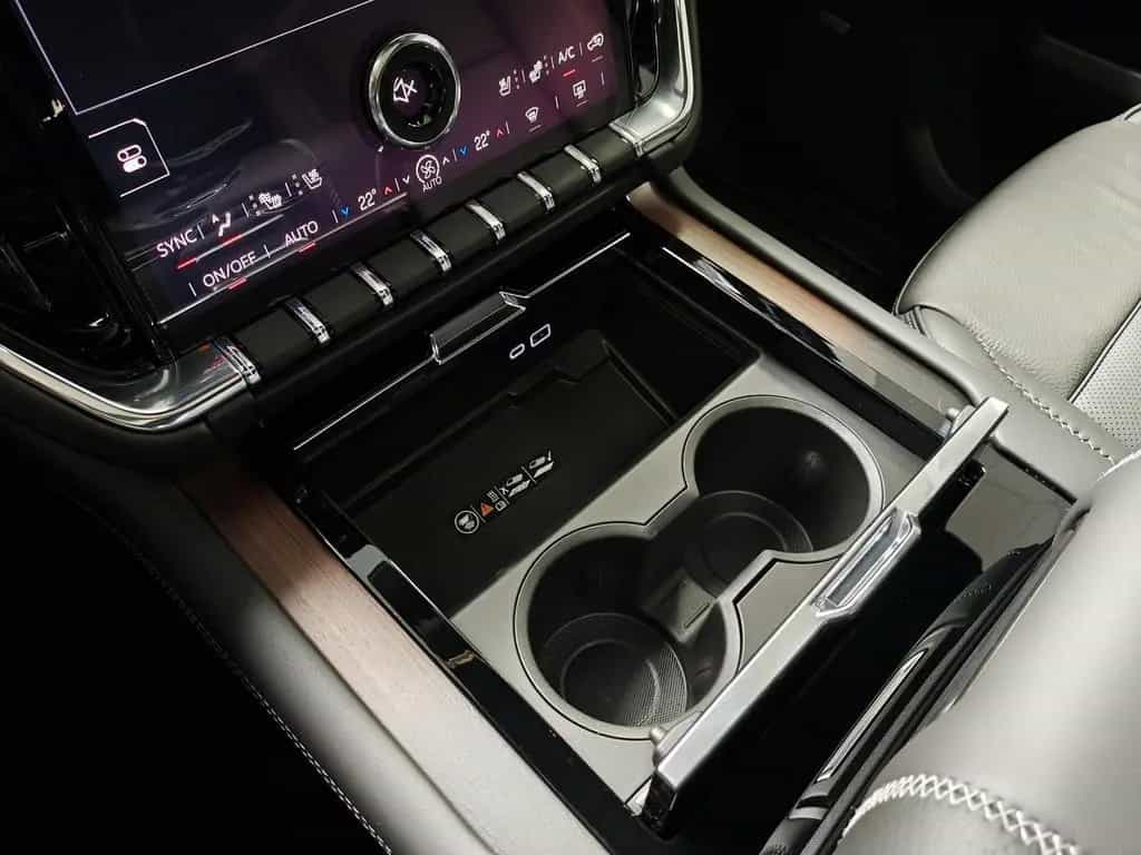 GMC Yukon Denali 2026 Facelift 24"Fonds Monitore HUD null-photo-35