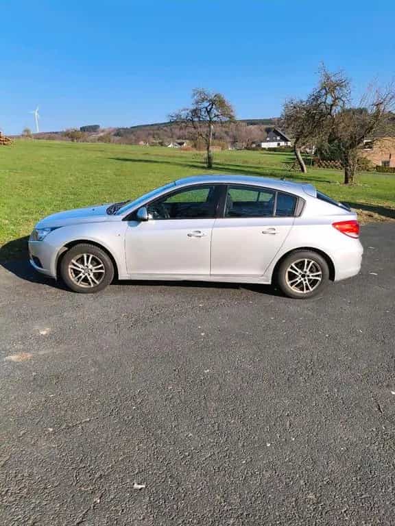 Chevrolet Cruze 1.6 / TÜV 11/2027 / 124 PS... 07/2012-photo-0