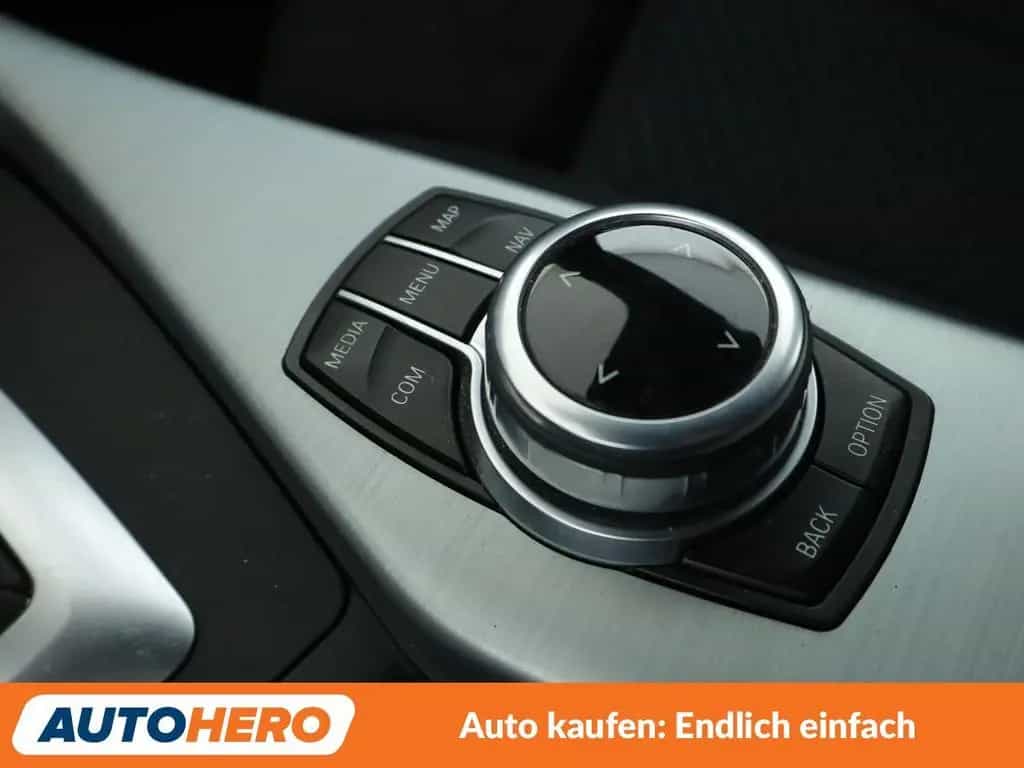 BMW 1 Series 120i M Sport Aut.*NAVI*LED*PDC*SHZ*TEMPO* 12/2017-photo-29