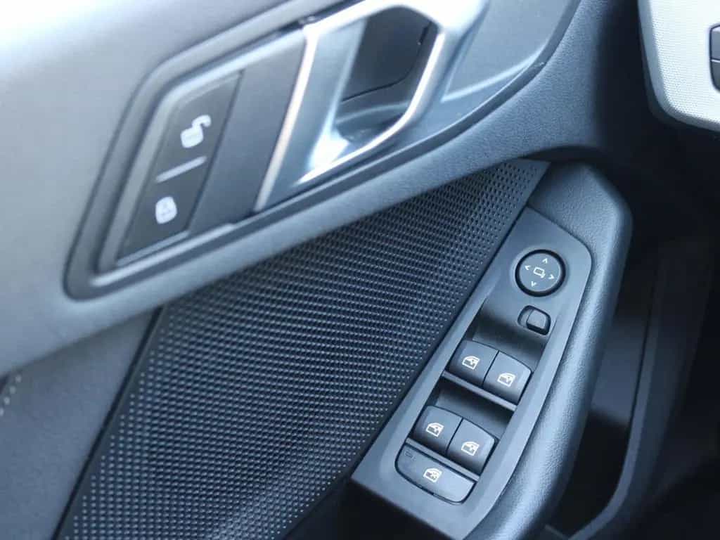 BMW 1 Series 118i Hatch Advantage DAB LED WLAN Tempomat Shz 12/2022-photo-7