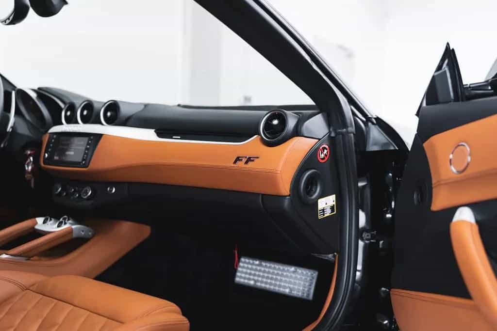 Ferrari FF 6,3 V12 *Nero DS / Cuoio / Diamond* 09/2012-photo-37