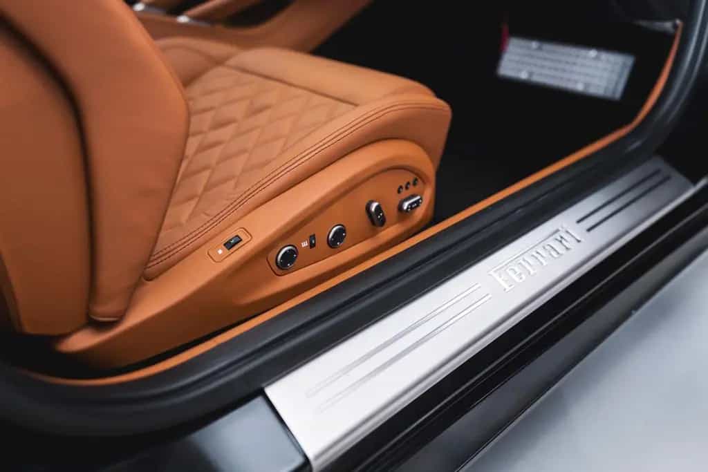 Ferrari FF 6,3 V12 *Nero DS / Cuoio / Diamond* 09/2012-photo-38