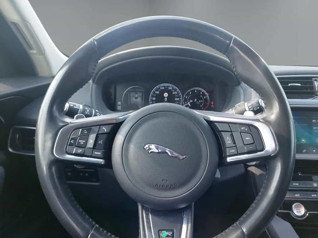 Jaguar F-Pace R-Sport 2.0 AWD Navi Soundsystem Meridian 08/2018-photo-16