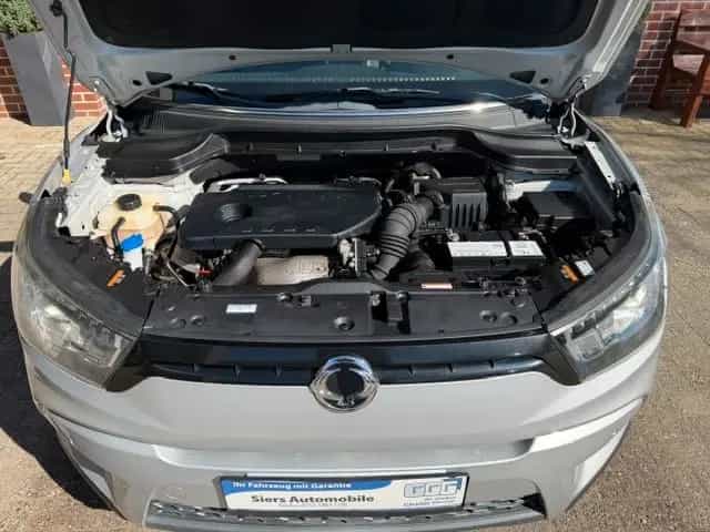 Ssangyong Tivoli 1.6 e-XDi SAPPHIRE 2WD,LEDER,NAVI,AHK 10/2015-photo-12
