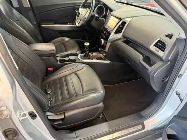 Ssangyong Tivoli 1.6 e-XDi SAPPHIRE 2WD,LEDER,NAVI,AHK 10/2015-photo-14