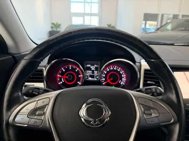 Ssangyong Tivoli 1.6 e-XDi SAPPHIRE 2WD,LEDER,NAVI,AHK 10/2015-photo-22