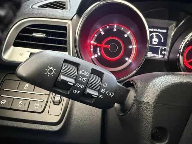 Ssangyong Tivoli 1.6 e-XDi SAPPHIRE 2WD,LEDER,NAVI,AHK 10/2015-photo-23