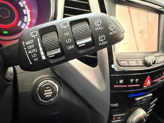 Ssangyong Tivoli 1.6 e-XDi SAPPHIRE 2WD,LEDER,NAVI,AHK 10/2015-photo-24