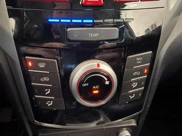 Ssangyong Tivoli 1.6 e-XDi SAPPHIRE 2WD,LEDER,NAVI,AHK 10/2015-photo-29