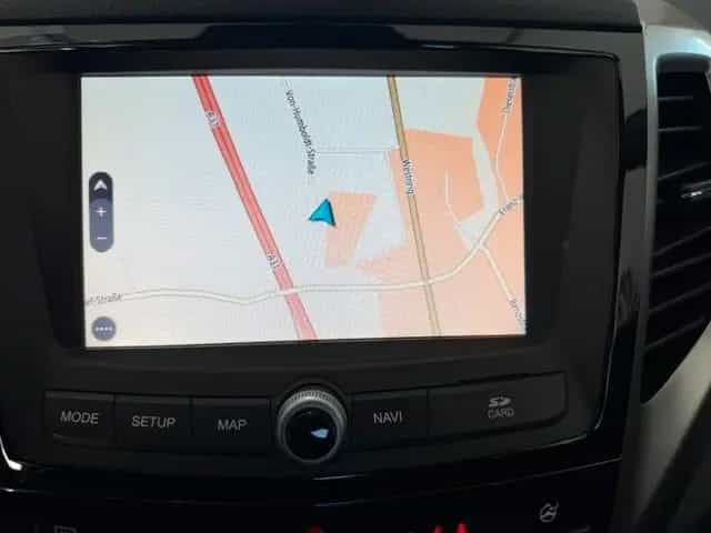 Ssangyong Tivoli 1.6 e-XDi SAPPHIRE 2WD,LEDER,NAVI,AHK 10/2015-photo-32