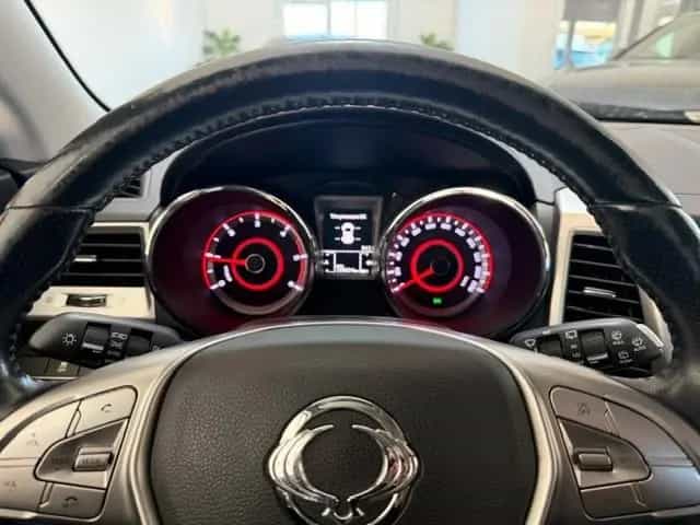 Ssangyong Tivoli 1.6 e-XDi SAPPHIRE 2WD,LEDER,NAVI,AHK 10/2015-photo-33