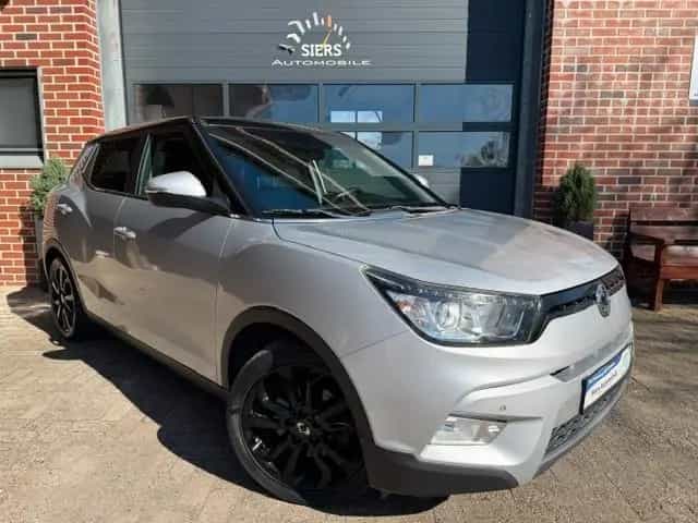 Ssangyong Tivoli 1.6 e-XDi SAPPHIRE 2WD,LEDER,NAVI,AHK 10/2015-photo-4