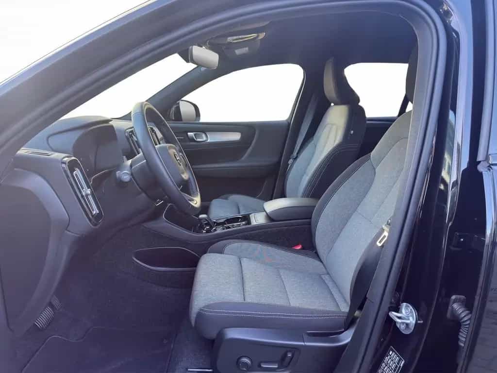 Volvo XC40 B3 Black Edition Plus AHK Harman/Kardon 02/2025-photo-11
