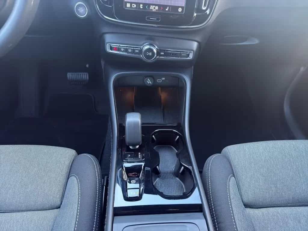 Volvo XC40 B3 Black Edition Plus AHK Harman/Kardon 02/2025-photo-15