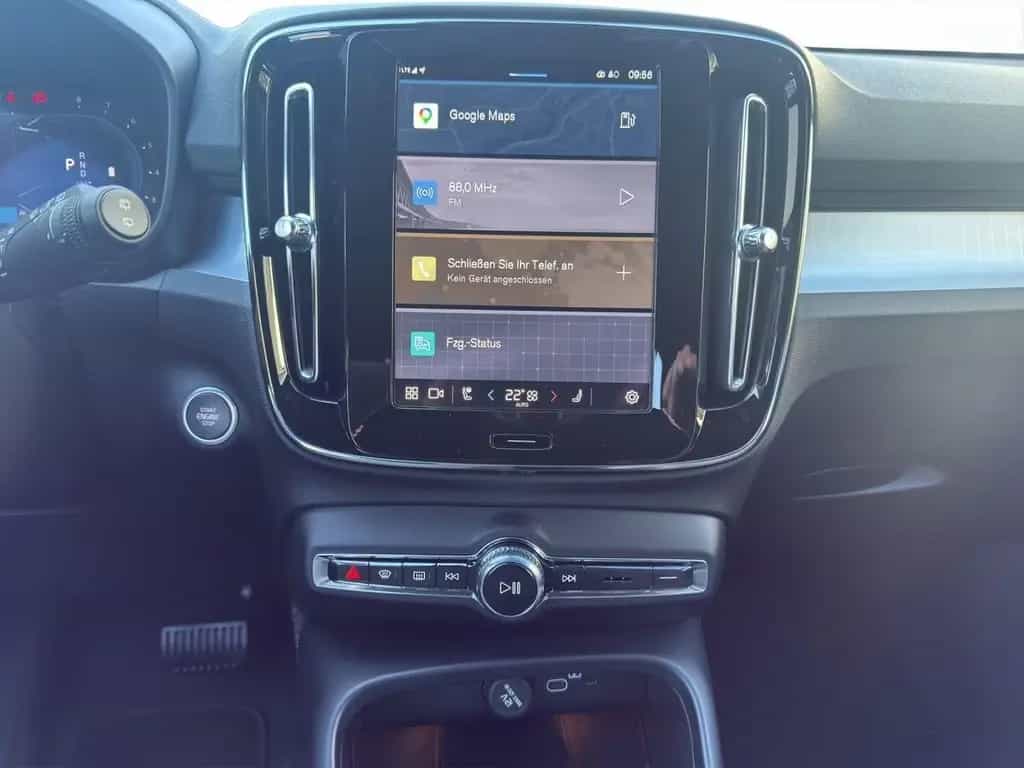 Volvo XC40 B3 Black Edition Plus AHK Harman/Kardon 02/2025-photo-16