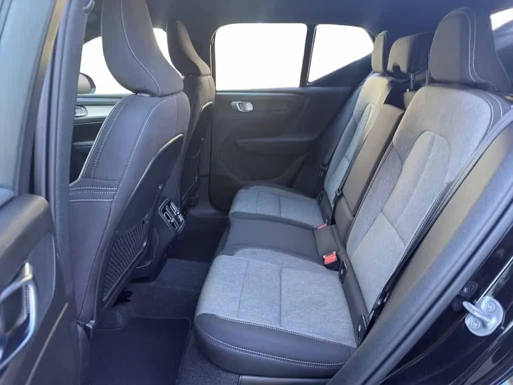 Volvo XC40 B3 Black Edition Plus AHK Harman/Kardon 02/2025-photo-19