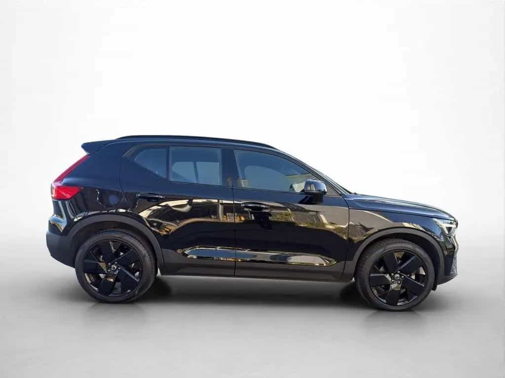 Volvo XC40 B3 Black Edition Plus AHK Harman/Kardon 02/2025-photo-4