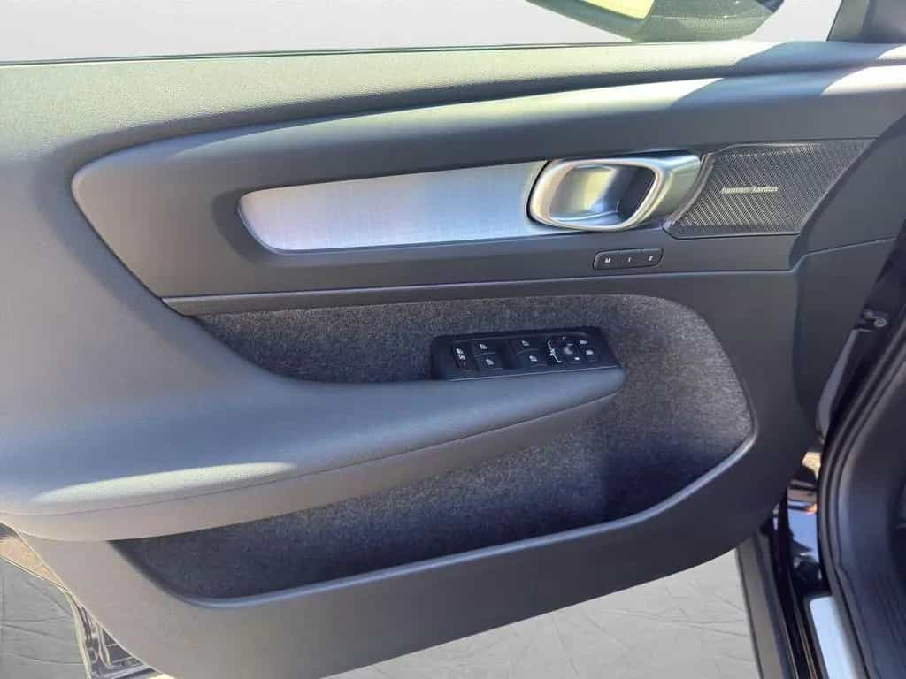Volvo XC40 B3 Black Edition Plus Harman/Kardon 20" LM 02/2025-photo-10