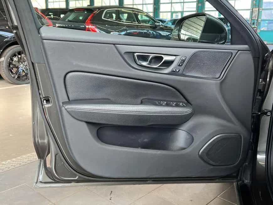 Volvo V60 B4 Inscription Aut Glasd Leder PilotAssist B 02/2021-photo-16
