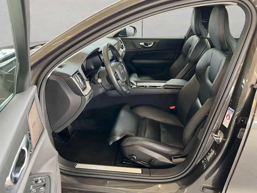 Volvo V60 B4 Inscription Aut Glasd Leder PilotAssist B 02/2021-photo-9