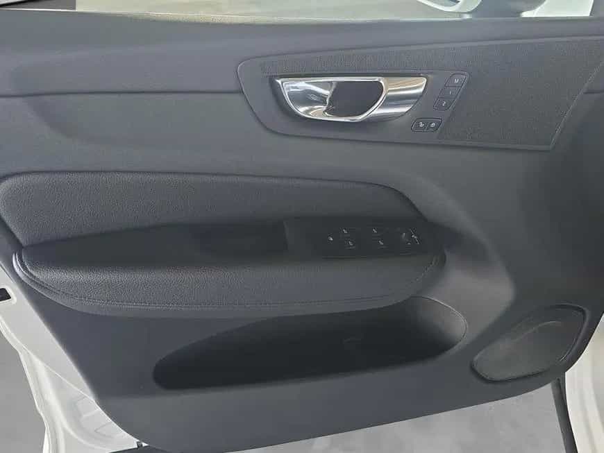 Volvo XC60 B5 D AWD Geartronic Momentum Pro 02/2022-photo-12