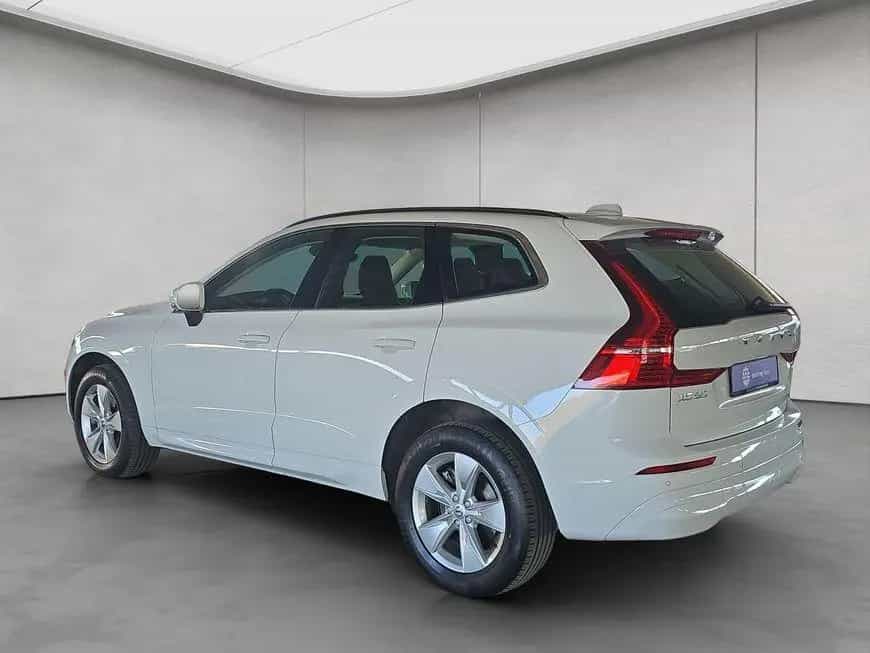 Volvo XC60 B5 D AWD Geartronic Momentum Pro 02/2022-photo-2