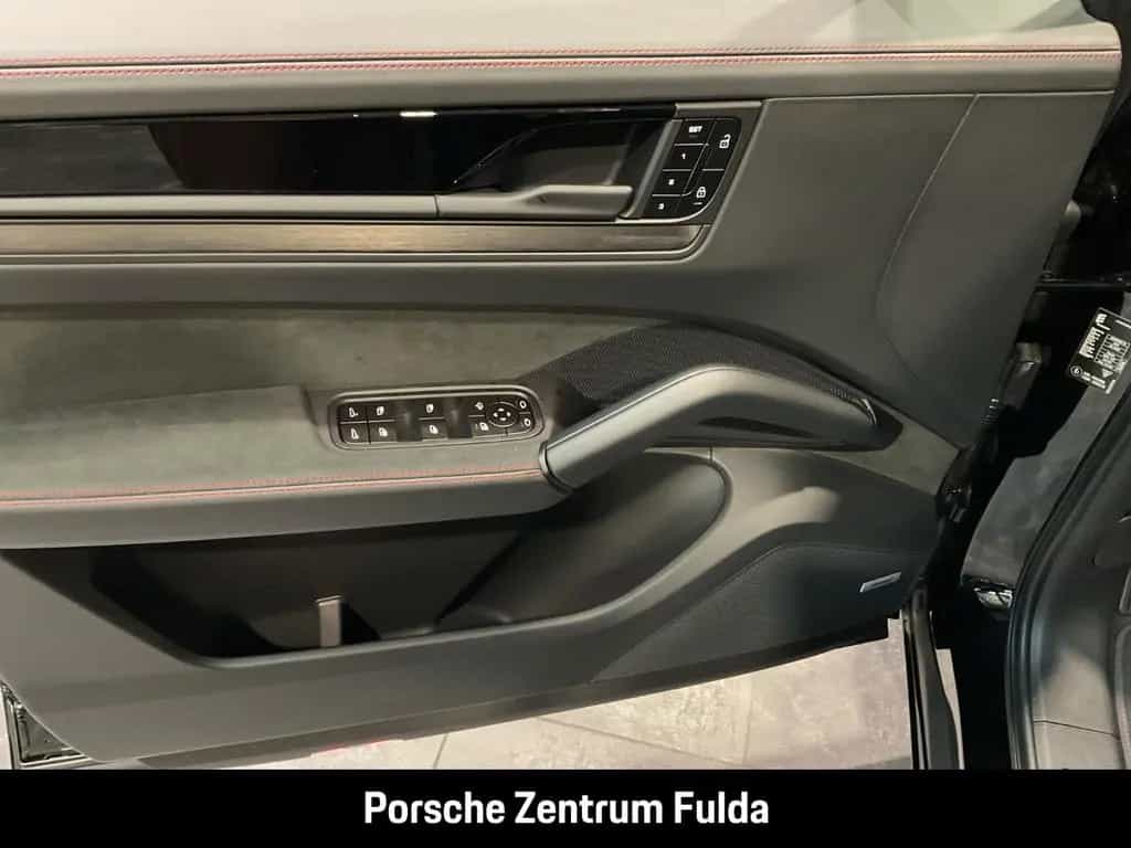 Porsche Cayenne GTS Coupe HA-Lenkung InnoDrive Head-Up 04/2026-photo-17