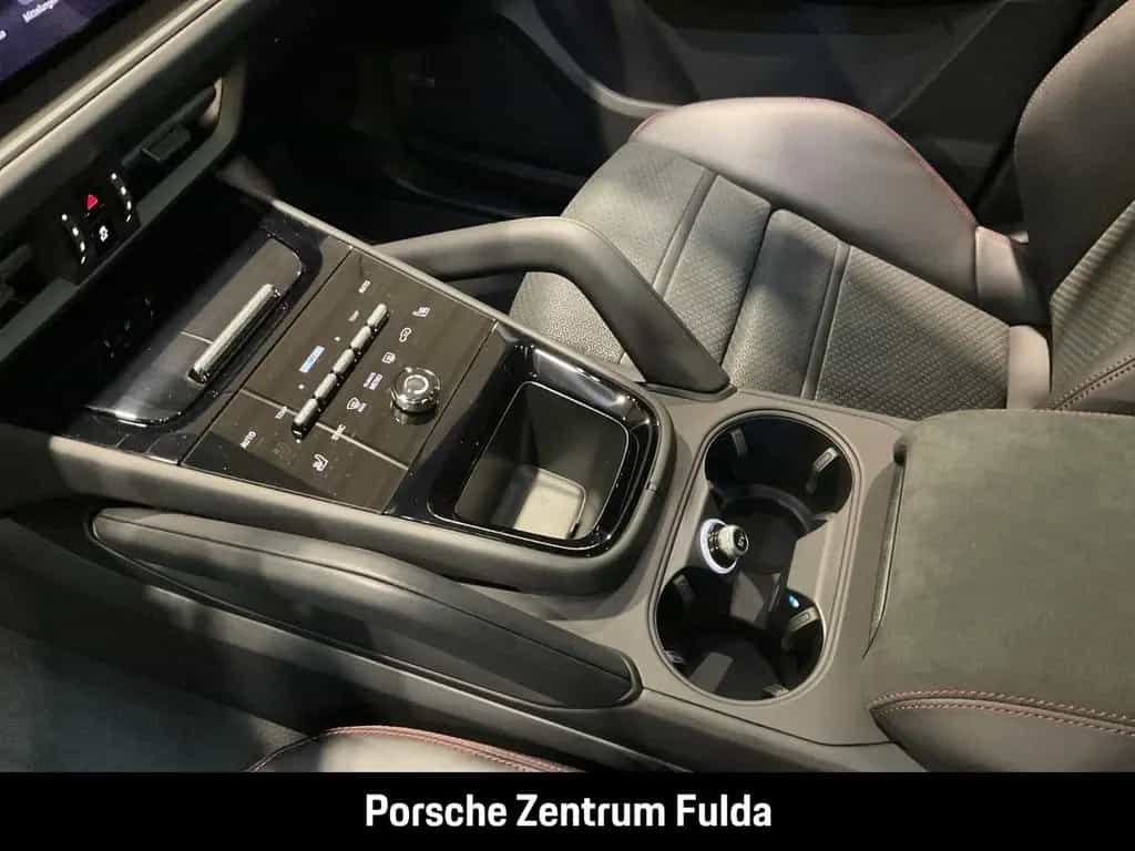 Porsche Cayenne GTS Coupe HA-Lenkung InnoDrive Head-Up 04/2026-photo-20