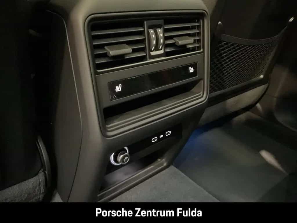 Porsche Cayenne GTS Coupe HA-Lenkung InnoDrive Head-Up 04/2026-photo-25