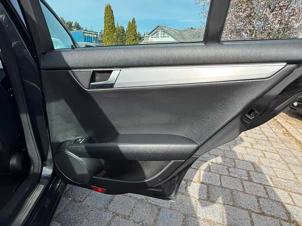 Mercedes-Benz C 180 Lim 1,8 CGI BlueEfficiency Automatik 06/2011-photo-18