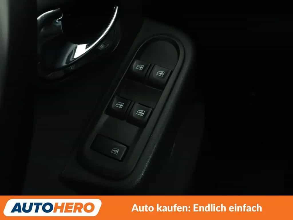 Dacia Duster 1.2 TCe Prestige 4x2*NAVI*TEMPO*PDC*SHZ* 02/2016-photo-26