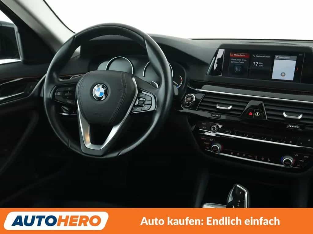 BMW 5 Series 520d Sport Line Aut.*NAVI*LED*TEMPO*CAM*PDC* 07/2019-photo-12