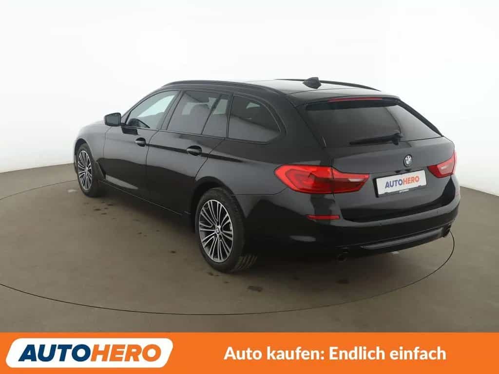 BMW 5 Series 520d Sport Line Aut.*NAVI*LED*TEMPO*CAM*PDC* 07/2019-photo-3
