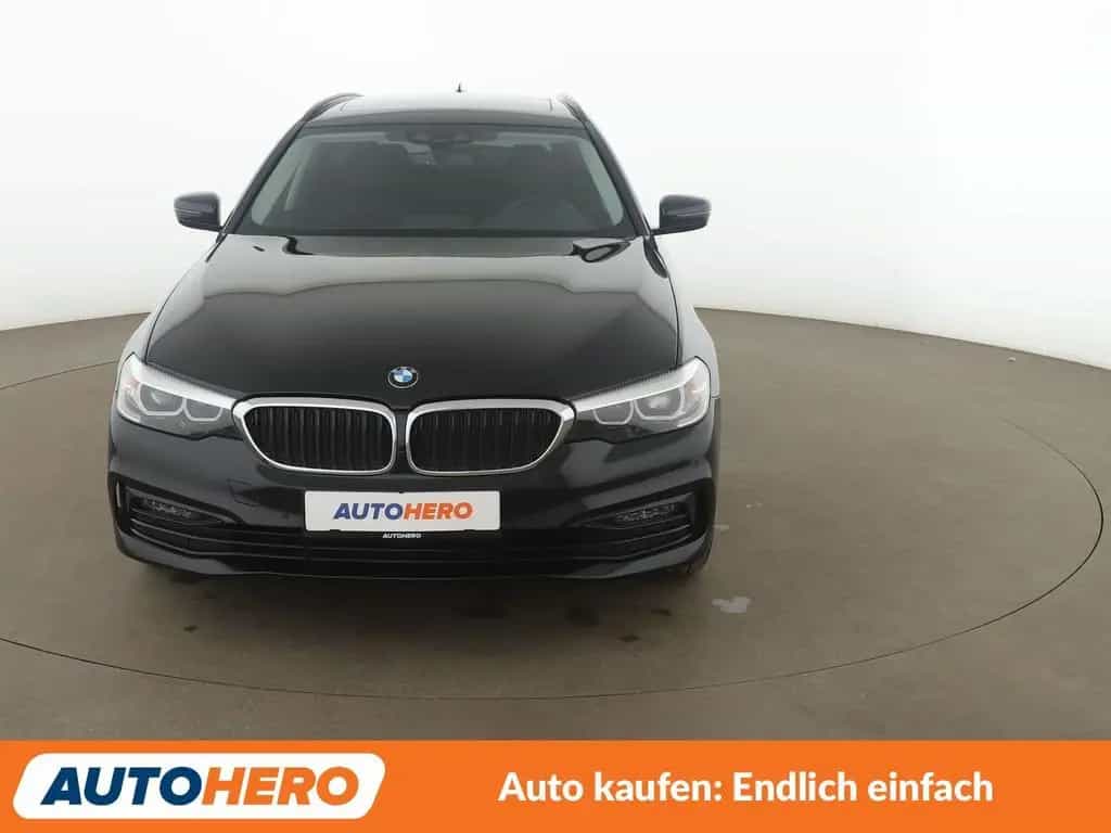BMW 5 Series 520d Sport Line Aut.*NAVI*LED*TEMPO*CAM*PDC* 07/2019-photo-8
