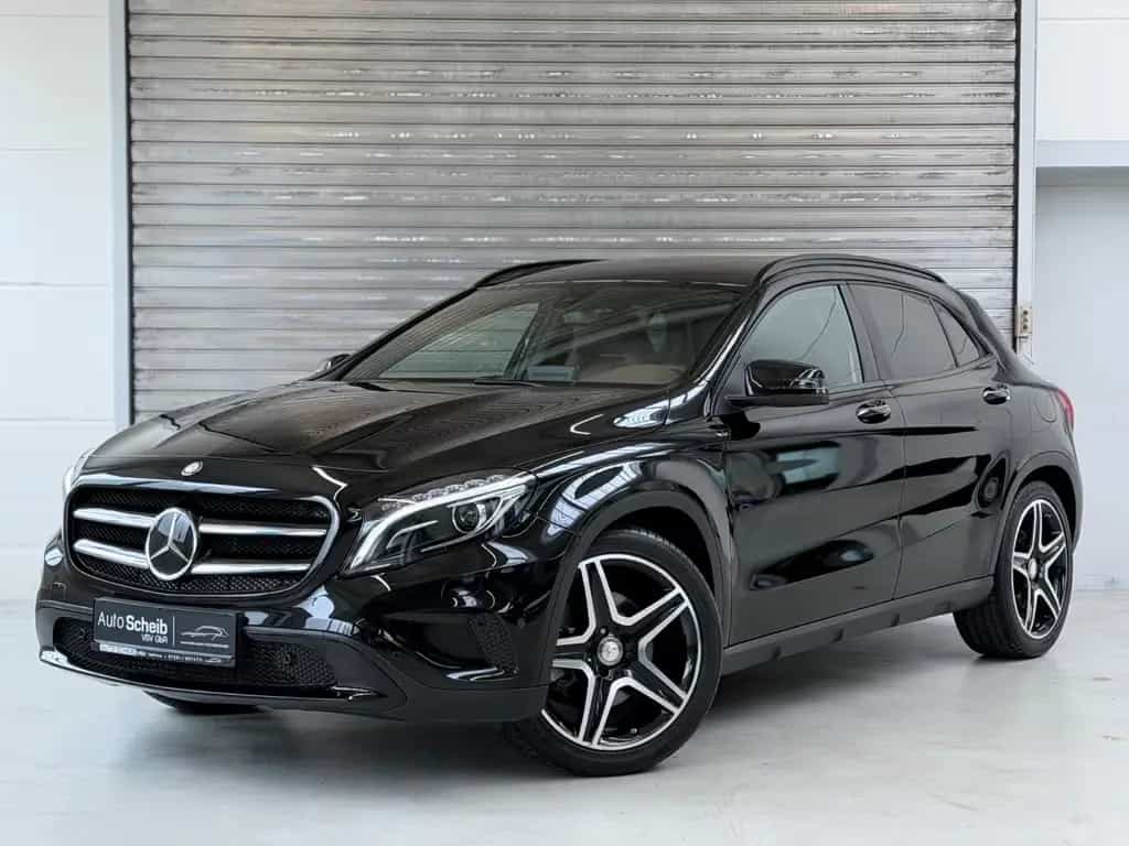 Mercedes-Benz GLA 250 4Matic*1.Hd*Exclusiv*Distronic*Kam*AMG 02/2017-photo-0