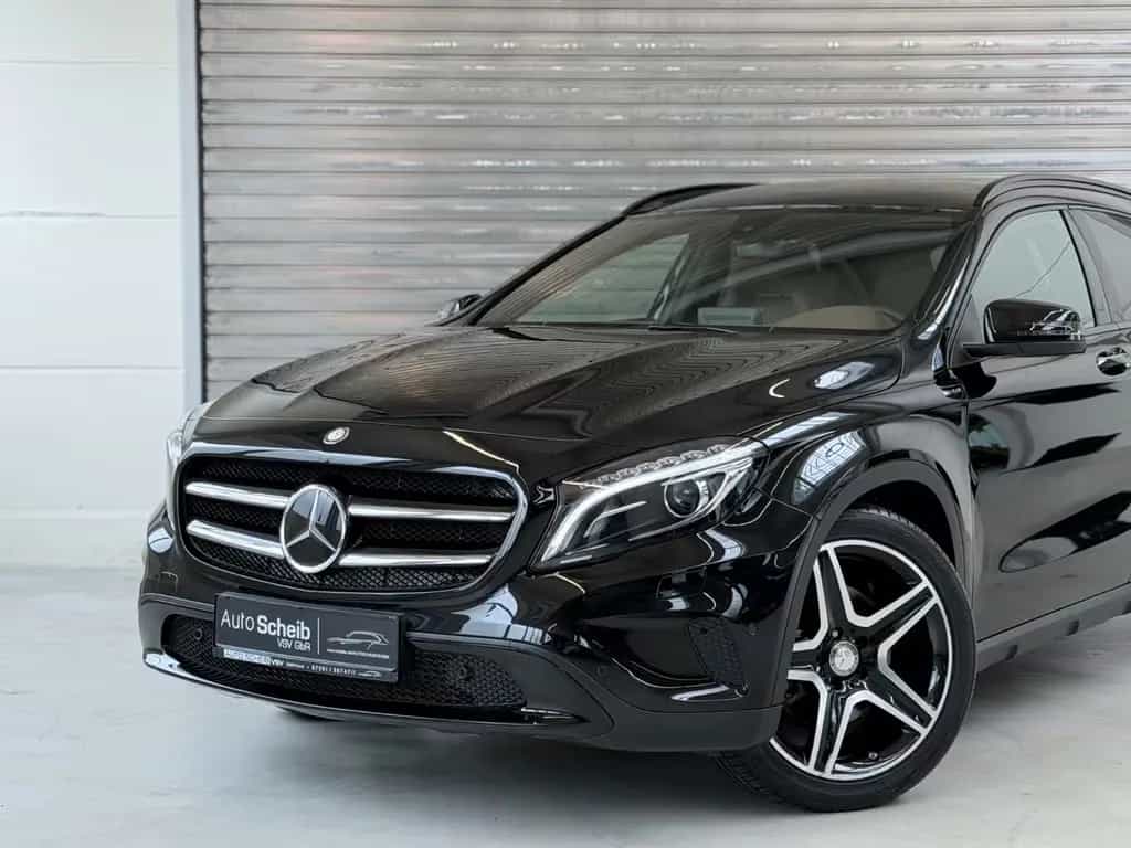 Mercedes-Benz GLA 250 4Matic*1.Hd*Exclusiv*Distronic*Kam*AMG 02/2017-photo-1