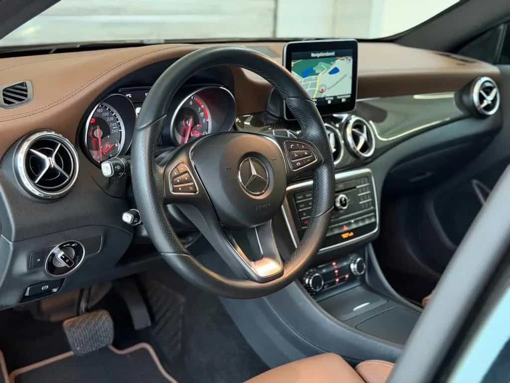 Mercedes-Benz GLA 250 4Matic*1.Hd*Exclusiv*Distronic*Kam*AMG 02/2017-photo-19